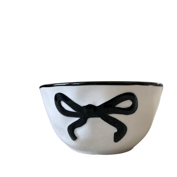 Hand Painted Coquette Black Bow Salad Bowls 6.25in White Ceramic Set of 4 NEW - Picture 6 of 15
